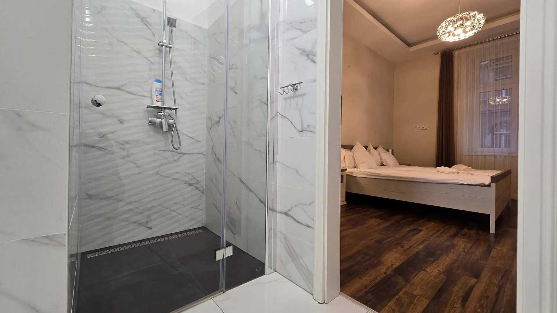 Marble Royal Suite & Studio- Near The City Park Budapest