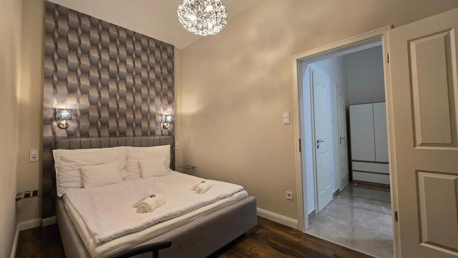 Marble Royal Suite & Studio- Near The City Park Budapest