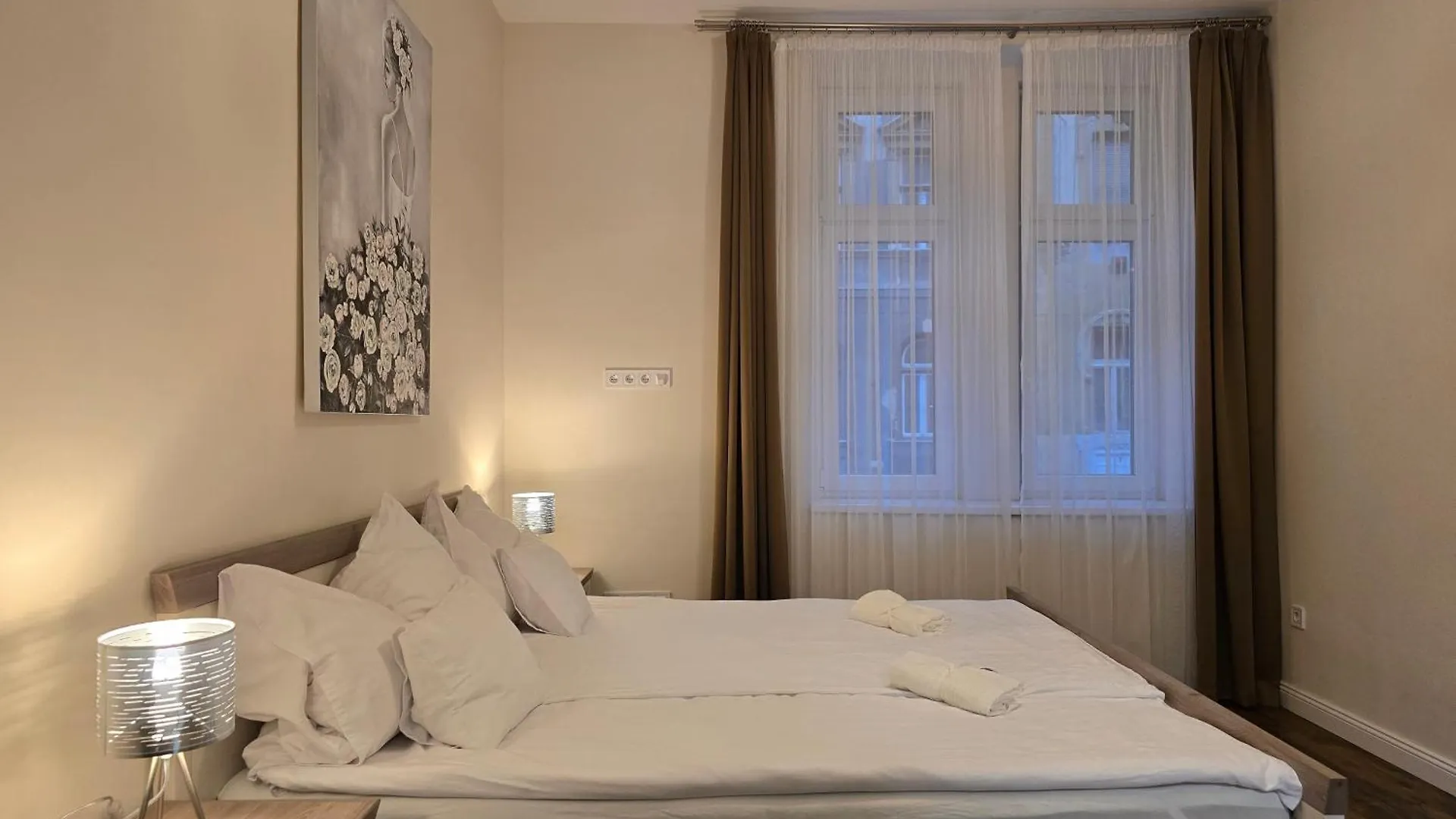 Marble Royal Suite & Studio- Near The City Park Budapest Apartment
