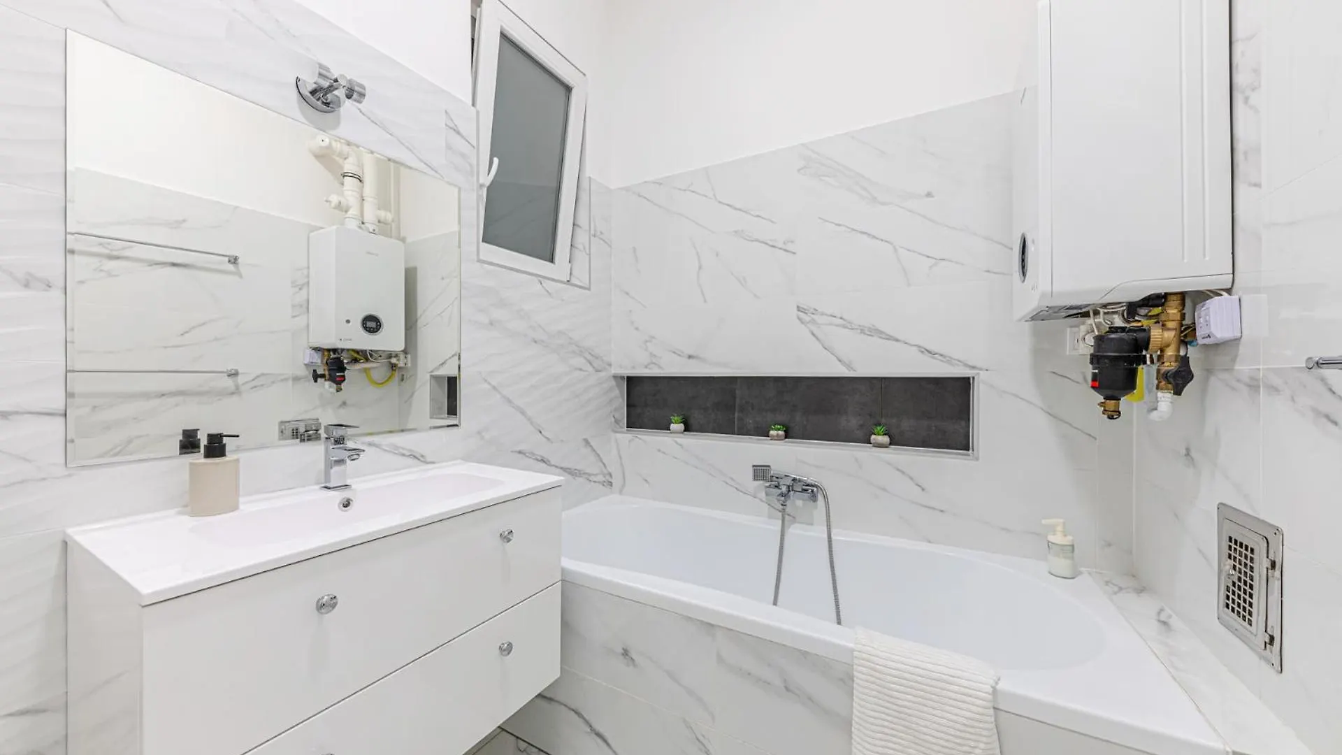Marble Royal Suite & Studio- Near The City Park Budapest