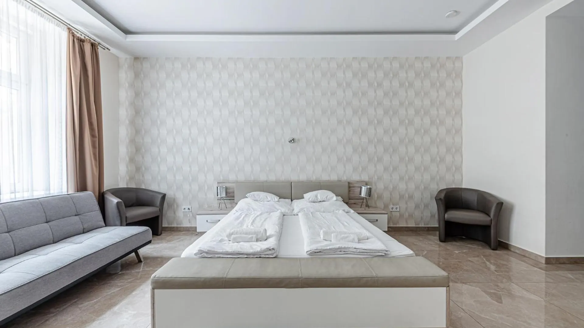 Marble Royal Suite & Studio- Near The City Park Budapest