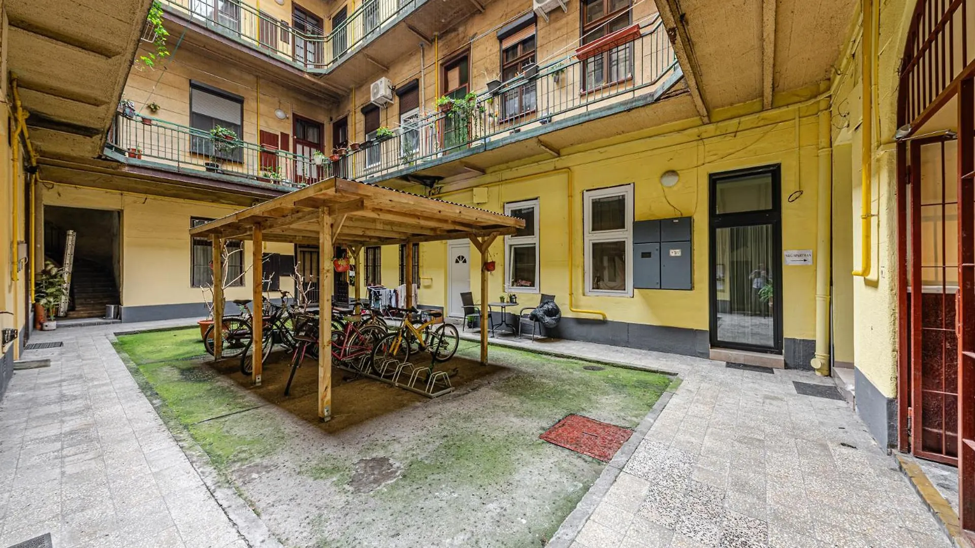 Marble Royal Suite & Studio- Near The City Park Budapest Apartment